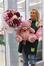 Букет с мягкой игрушкой — милый подарок для близких