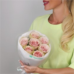 7 розовых роз Фрутетто 60 см 6046