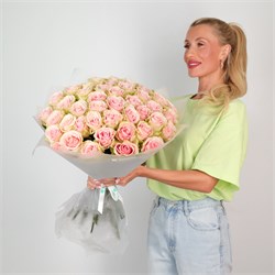 51 нежно-розовых роз Фрутетто 50 см 2502